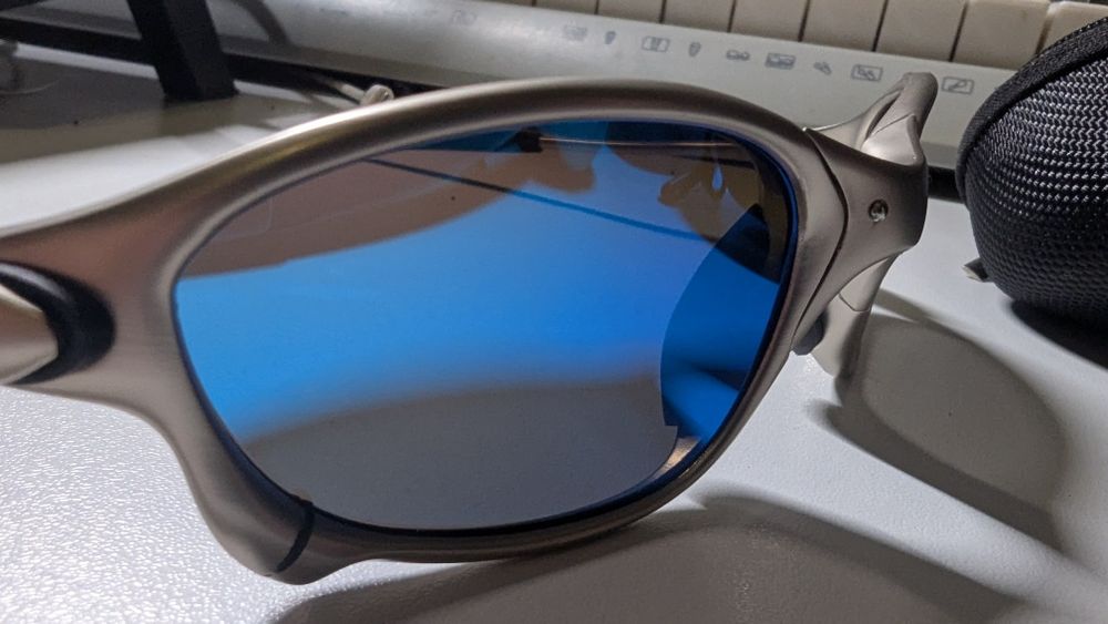 Очки солнцезащитные