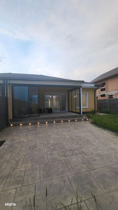 Casa tip duplex de vanzare cu 5 camere si curte la Sanandrei