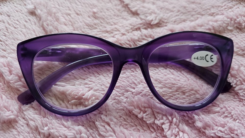 Дамски очила с диоптър + 4 ,четири броя и едни слънчеви   всички нови