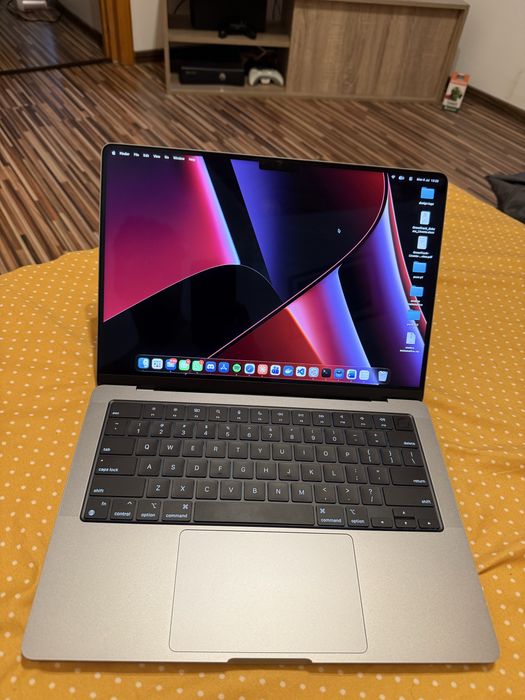 macbook pro m1 14 - Laptopuri oferte online | OLX.ro