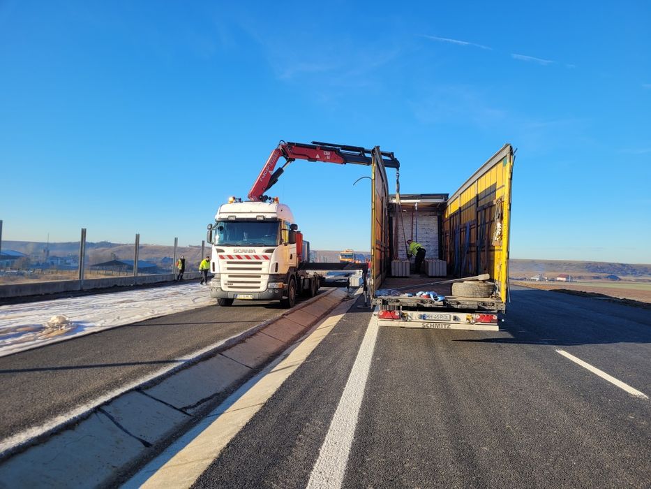 Inchiriez camion cu macara