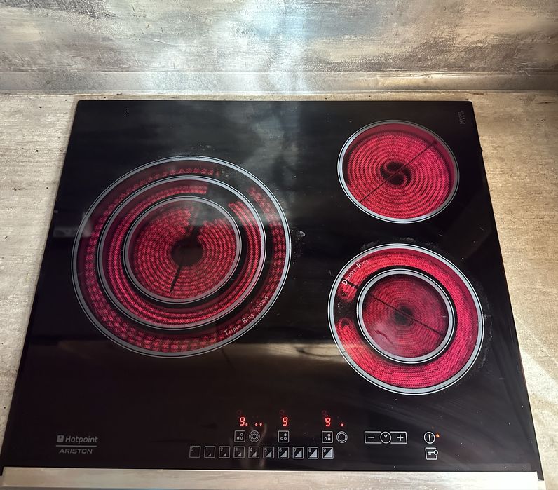 Стъклокерамичен плот Hotpoint Ariston 60см | SCHOTT CERAN | Отличен