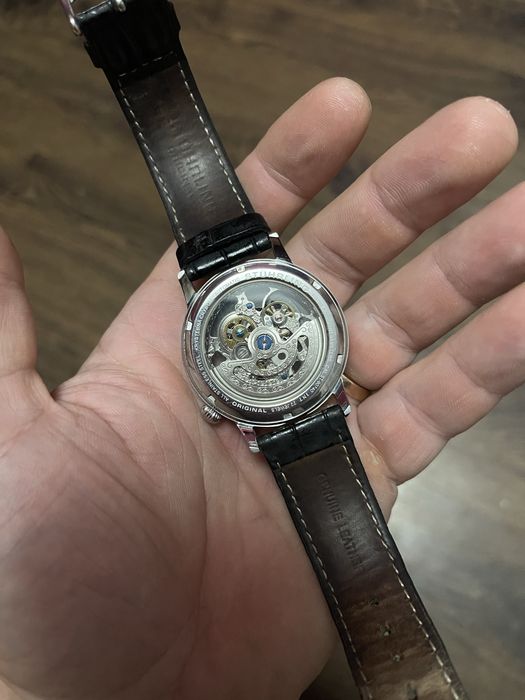 Наручные часы. STUHRLING