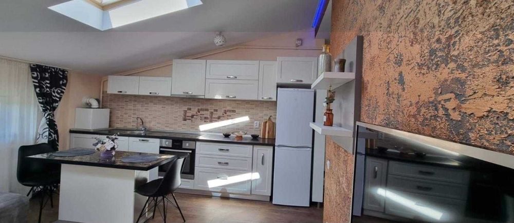 Inchiriez apartament 2 camere semi-decomandat, open space