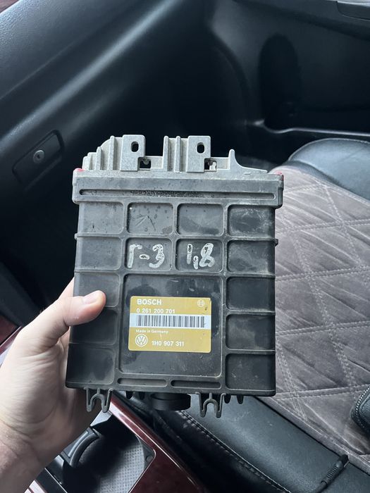 Продам автозапчасть,гольф 3 1.8