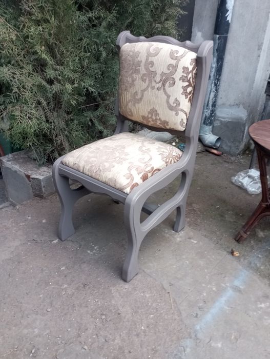 Продам 6 деревянных стульев .