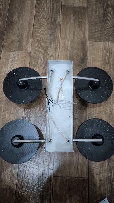 Современная люстра 4 плафона