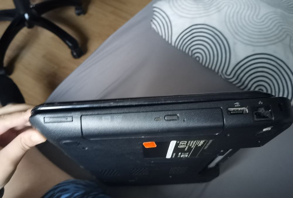Лаптоп DELL.....