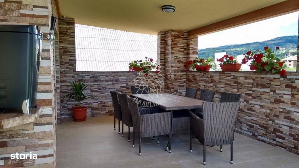 Casa de Lux 7 camere-270 mp-curte amenajata-teren 2312 mp-Salva