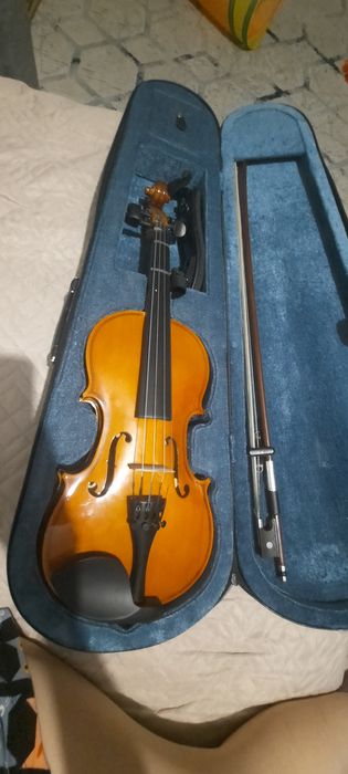 скрипка 1/2 в хорошем состоянии