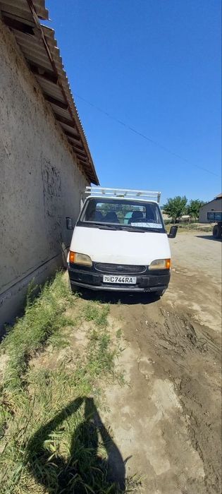 Ford transit sotiladi