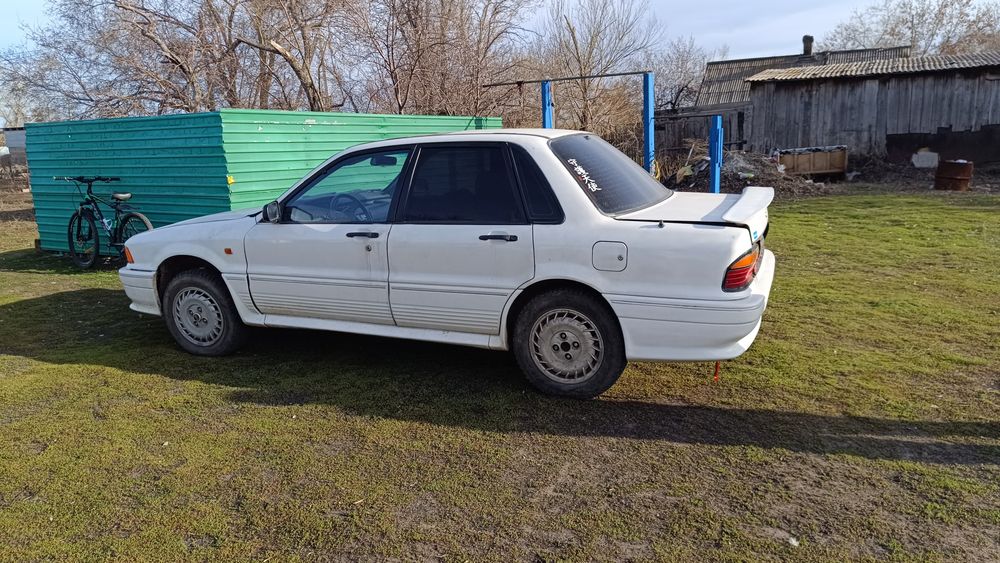 Митсубиси Галант на запчасти.