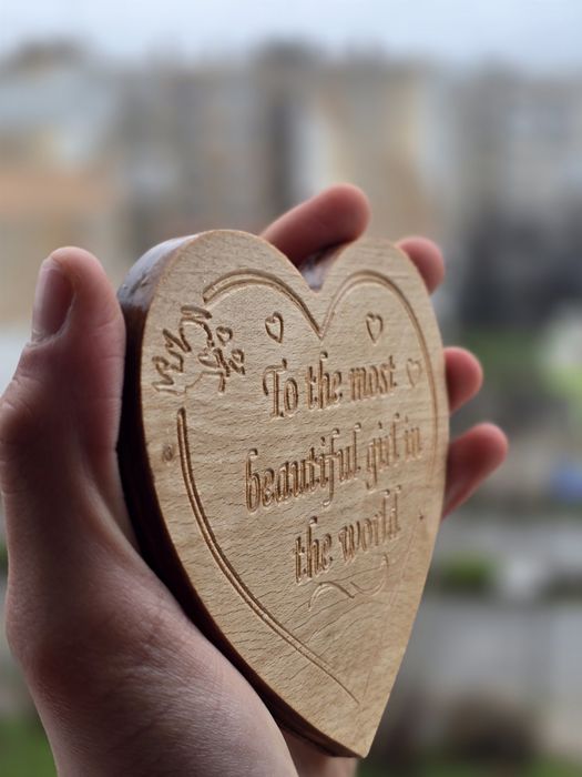 Механично гравирано дървено сърце „To the most beautiful girl in the w