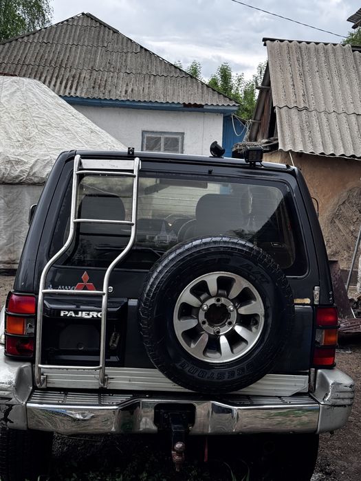Mitsubishi Pajero 2