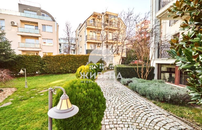 Продава се Тристаен апартамент в Варна, Бриз - 133 кв.м за 2151 €/кв.м - Снимка #1