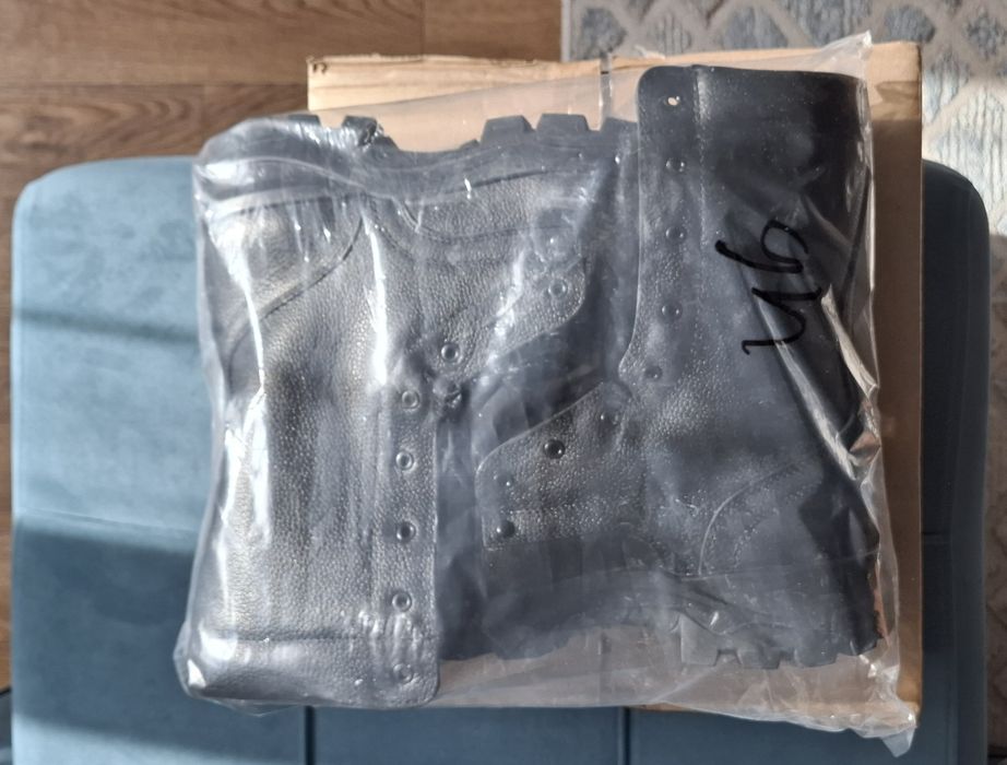 Продам Ботинки с высоким берцем