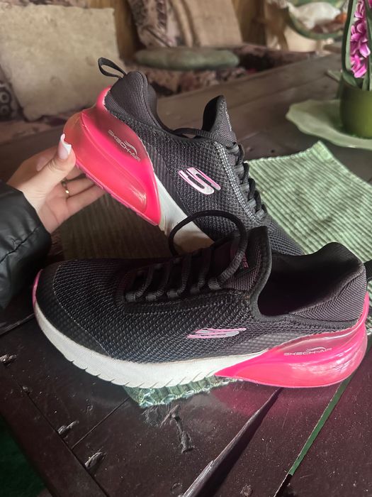 Adidasi skechers dama