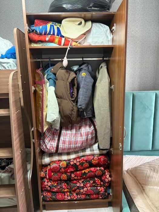 Кровать и шкаф сатылады