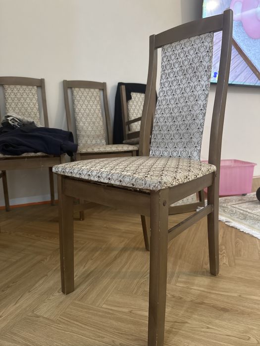 Продам 6 стульев