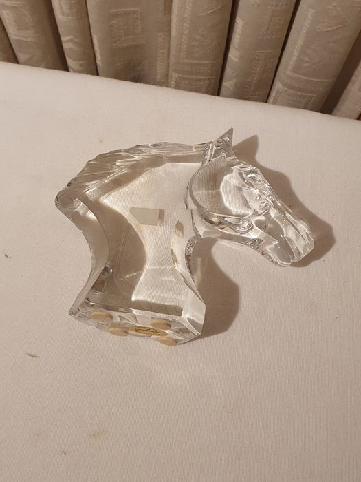 Vând figurina cristal