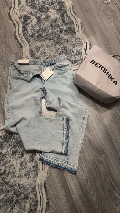 Blugi flared berska marime 40