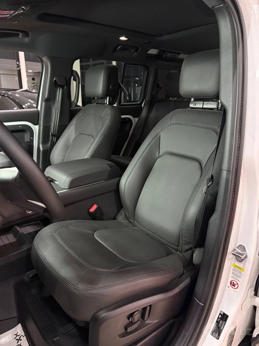 Land Rover Defender P300