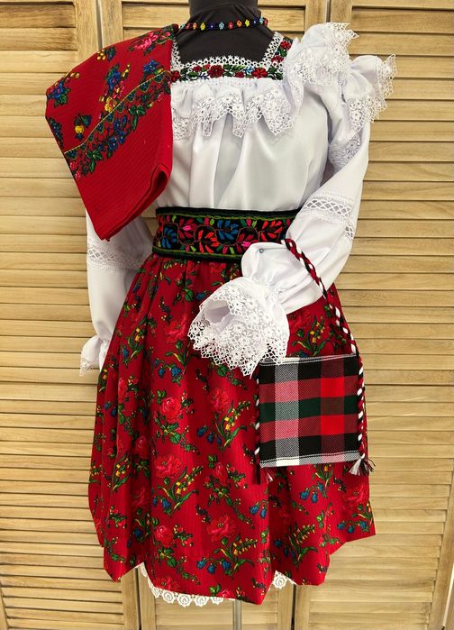 Costum popular de Maramureș pentru femei