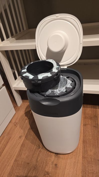 Masa de infasat  IKEA cu saltea + cos de gunoi anti miros + BONUS