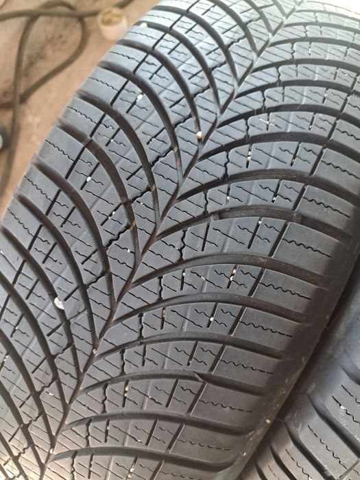 2 anvelope Allseasons 215 60 r17 Goodyear