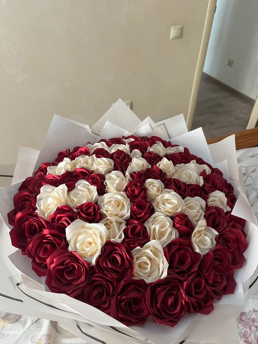 Букет роз из атласной ленты