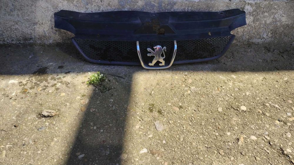 Продавам части за Пежо 406 1.8бензин 2002 година