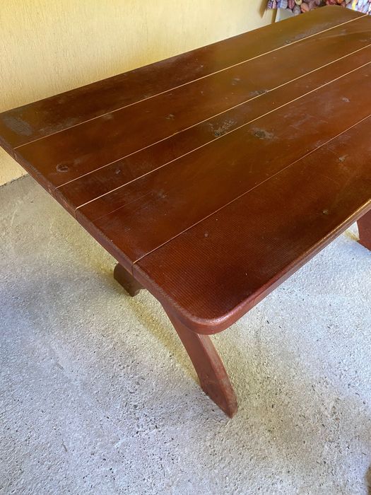 Masă din lemn de brad