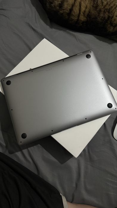 Продам MacBook Air 2020 года