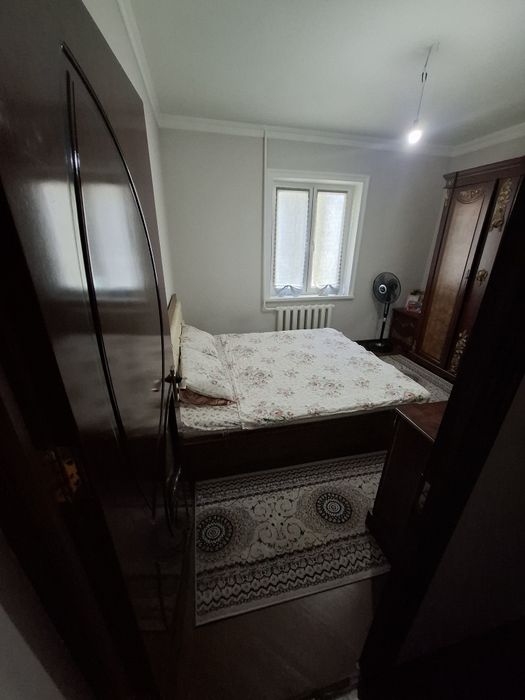 Uy sotiladi 3 xonali Srochno