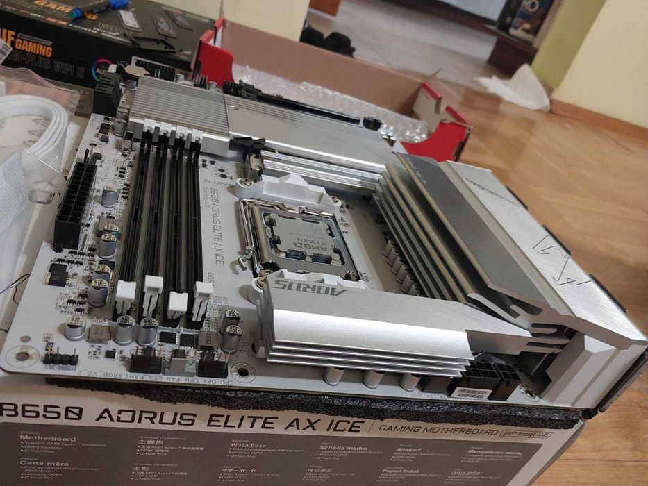 AMD Ryzen 7 9800X3D + Gigabyte B650 Aorus Elite AX ICE Wi-Fi