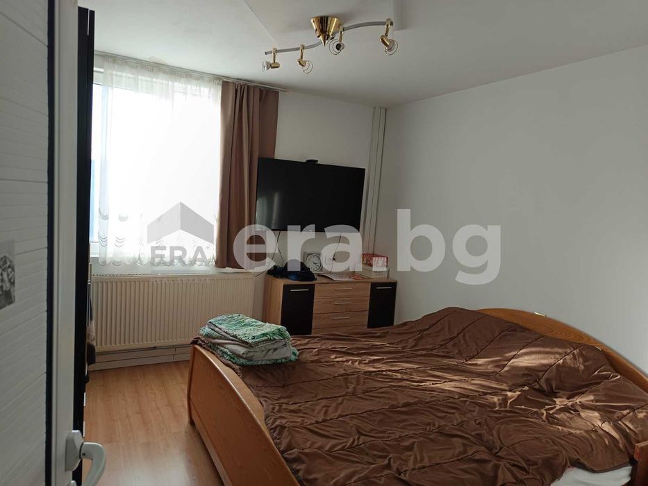 Двуетажна обзаведена къща в гр. Суворово