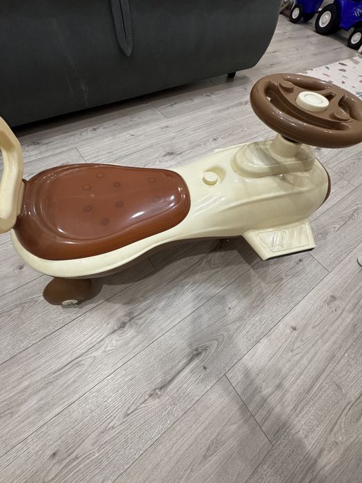 Машинка толокар каталка