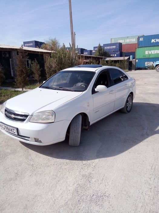 Срочна сотилади Ласетти афтомат