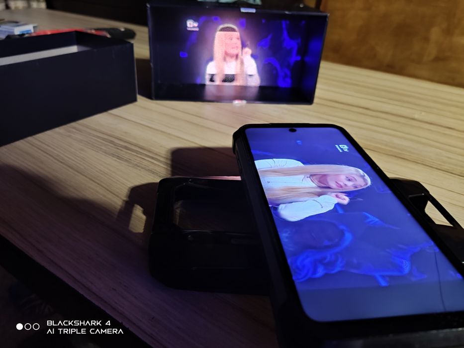 Tank 2 Unihertz проектор продава/бартер