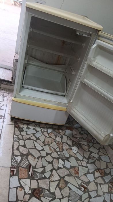 Холодильник сотилади