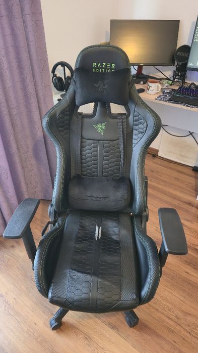 Scaun gaming Razer Legend