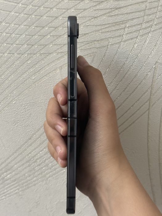 Обменяю Samsung z flip 5 и Pixel 6a