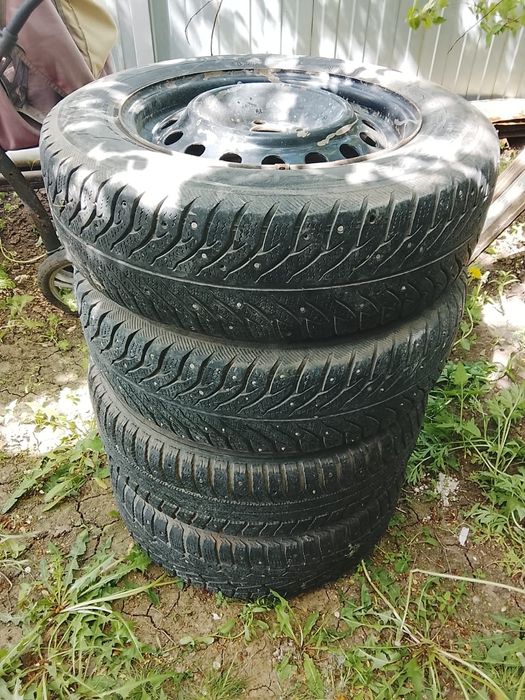 Продам покрышки зимние