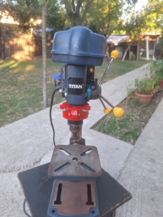 Vand doua mașina de găurit de banc Topcraft/Titan