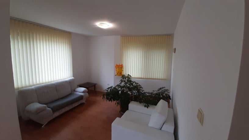 Дава се под наем Двустаен апартамент в Бургас, Център - 70 кв.м за 114.75 € - Снимка #2