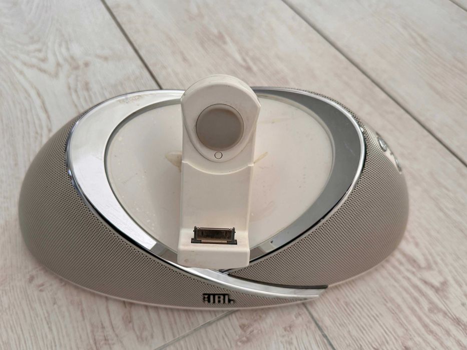 JBL On Beat boxa dock Apple 30-pin USB Audio
