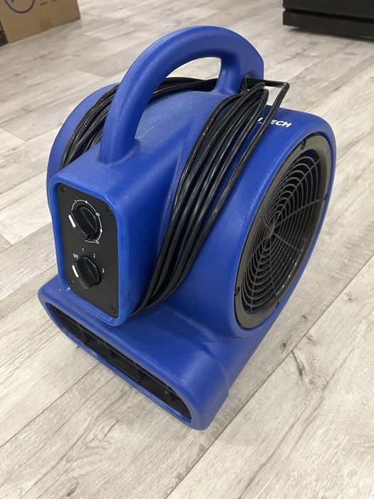 Продам моющий пылесос KARCHER PUZZI 10/1