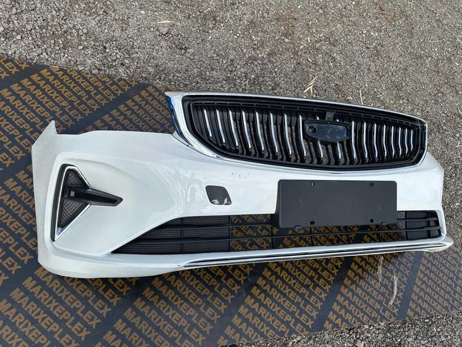 Передний бампер в белом цвете Geely Emgrand