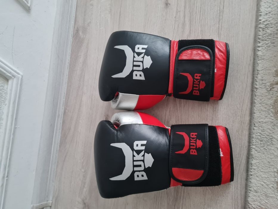 Боксерские перчатки Buka 10Oz+Ражгард без шорт Venom размер М