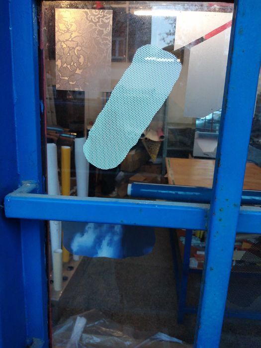 перфо фолио перфорирано самозалепващо ширина   1,06 м и 1,37 м